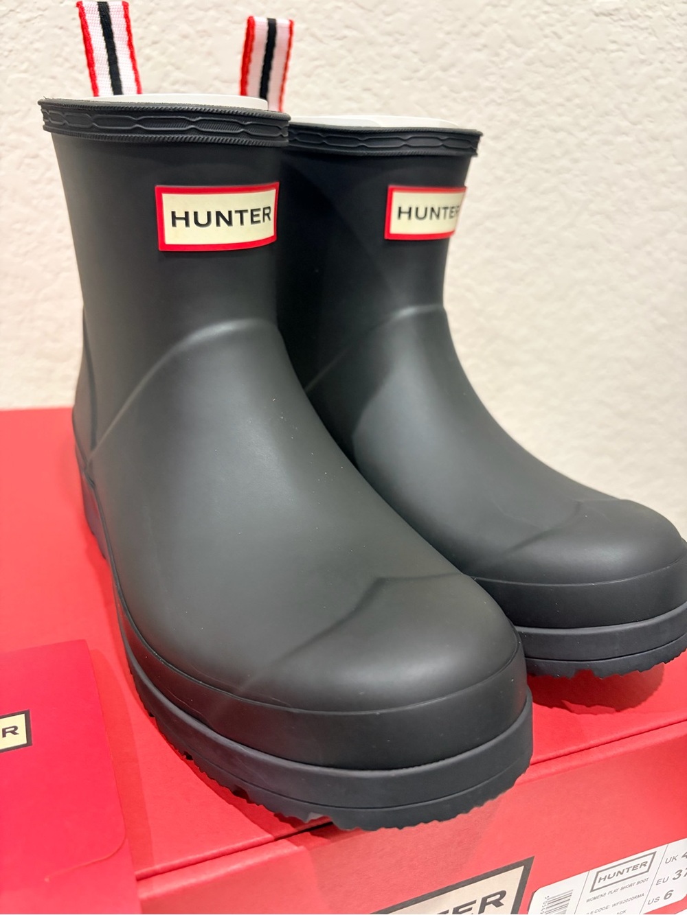 Women’s size 6 Hunter Black Short Waterproof Rain Boots New